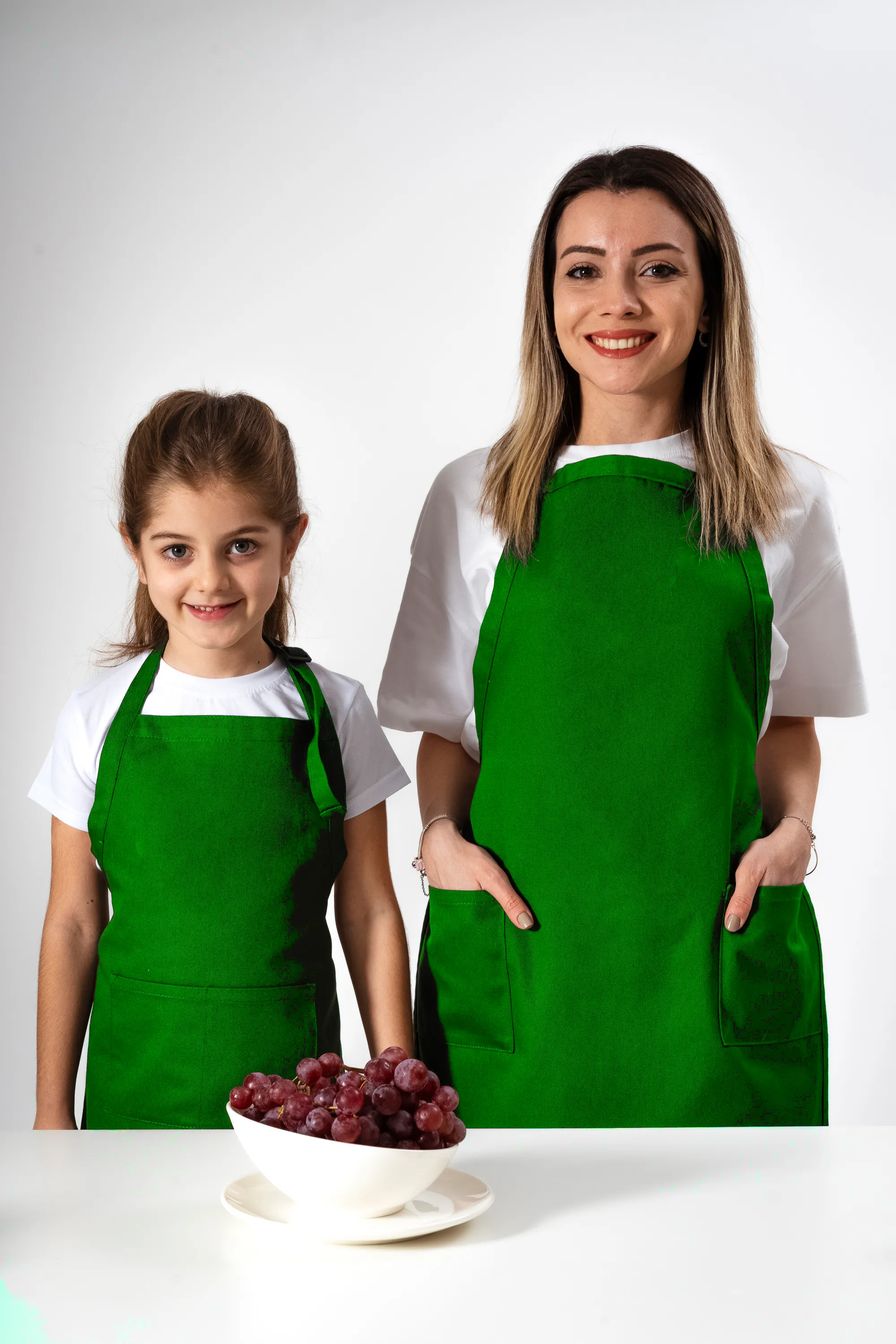 Apron with Patch Pockets Adjustable Neck Strap With Buckle