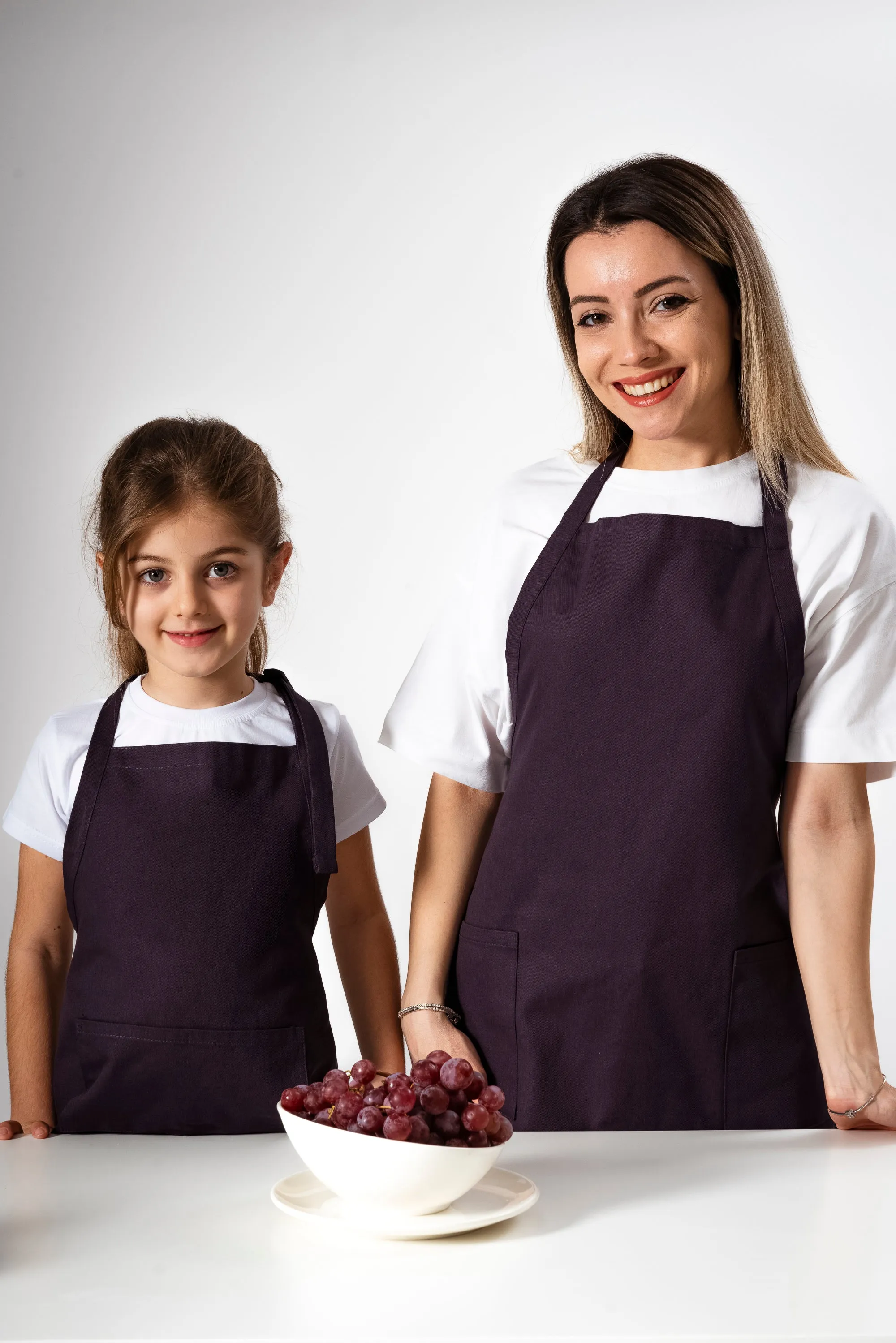 Apron with Patch Pockets Adjustable Neck Strap With Buckle