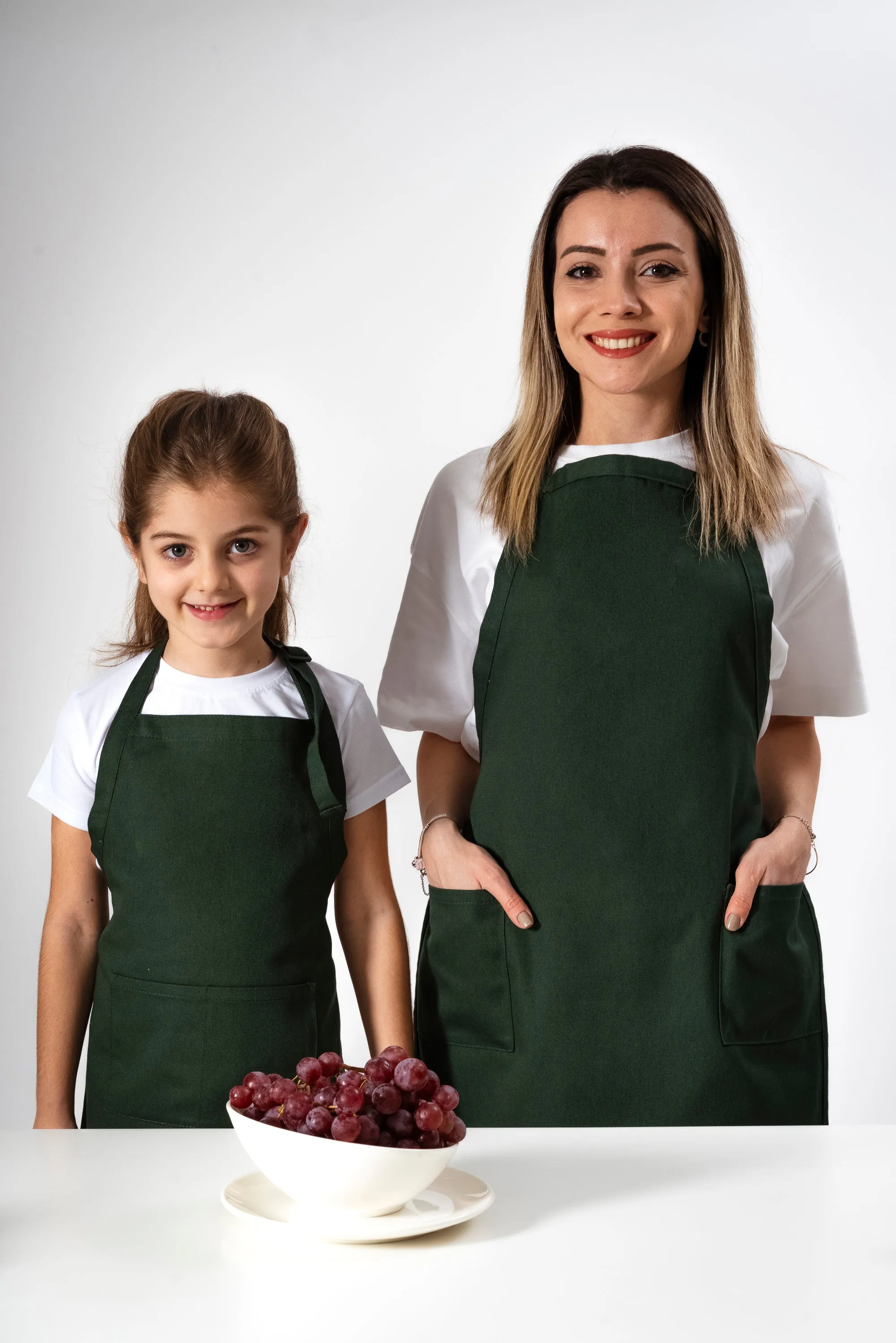 Apron with Patch Pockets Adjustable Neck Strap With Buckle