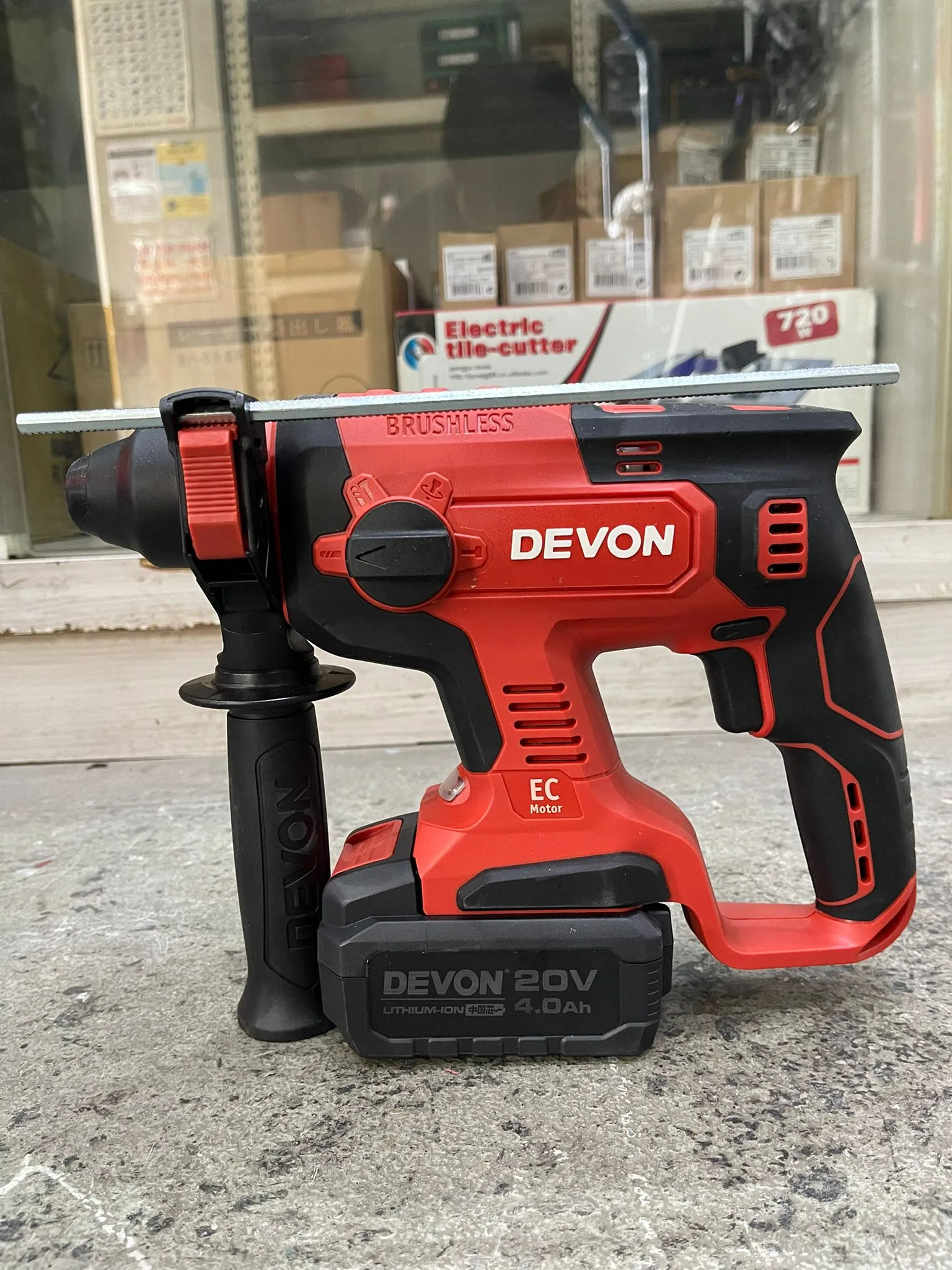 Devon 20v Rotary Hammer Drill 22mm Come with 2pcs 4.0ah Battery And 1 Charger | Model : DEVON-5401-4AH