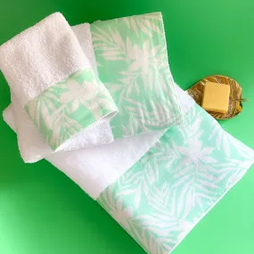 TELA Green Leaves 

Shower Towel