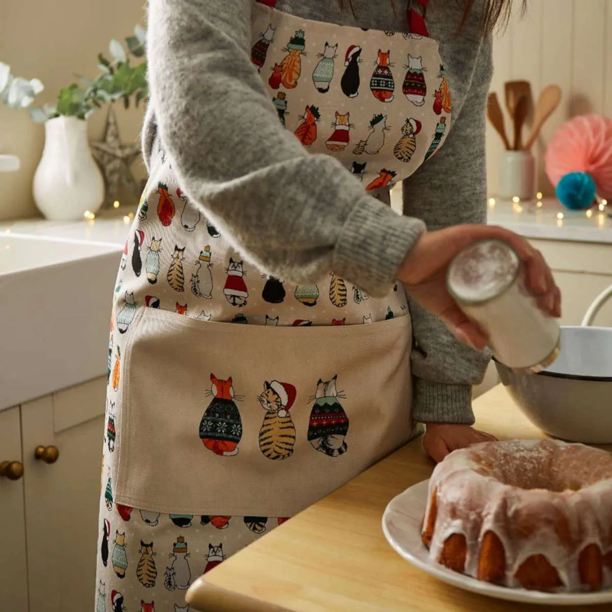 Ulster Weavers Cats in Waiting Apron