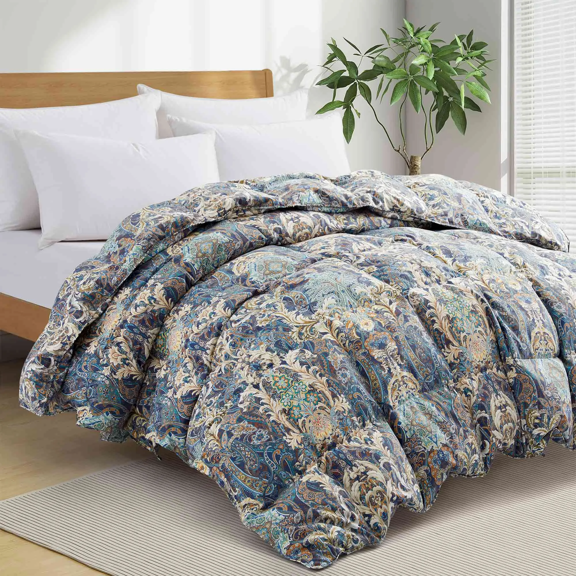 White Goose Feather Fiber and Down Comforter