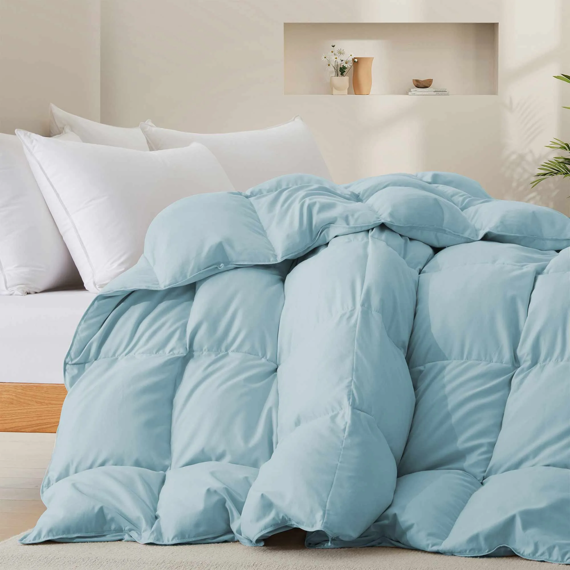 White Goose Feather Fiber and Down Comforter